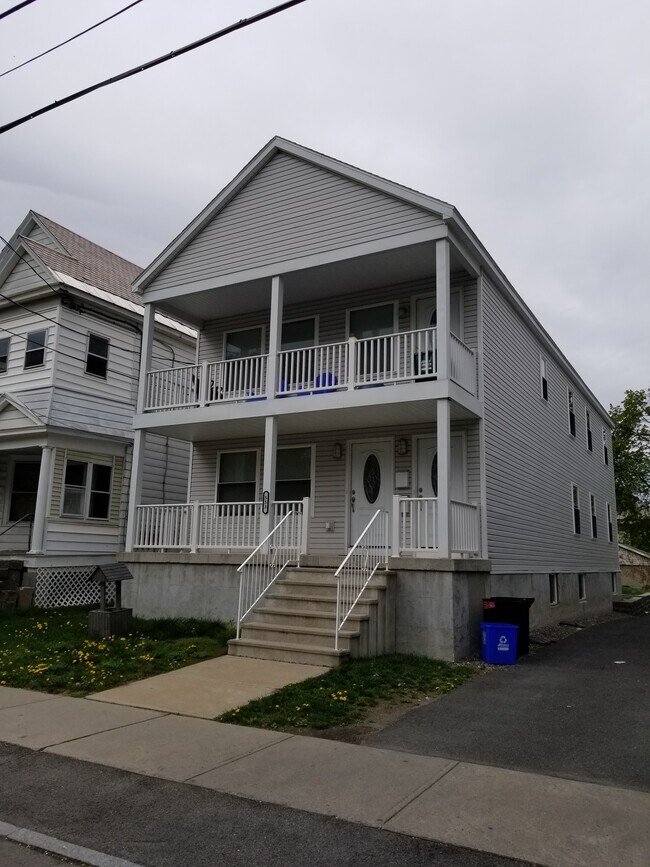 Building Photo - 553 Mercer St