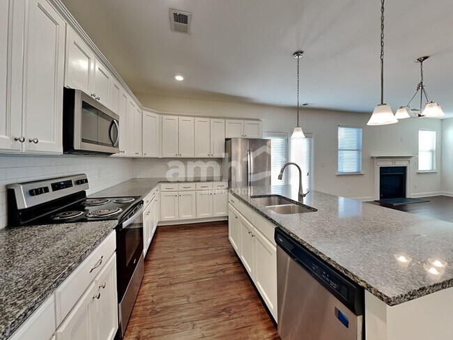 Foto del edificio - 1702 Weatherbrook Cir