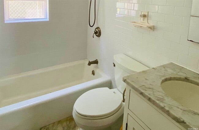 Building Photo - 196-44 45th Dr