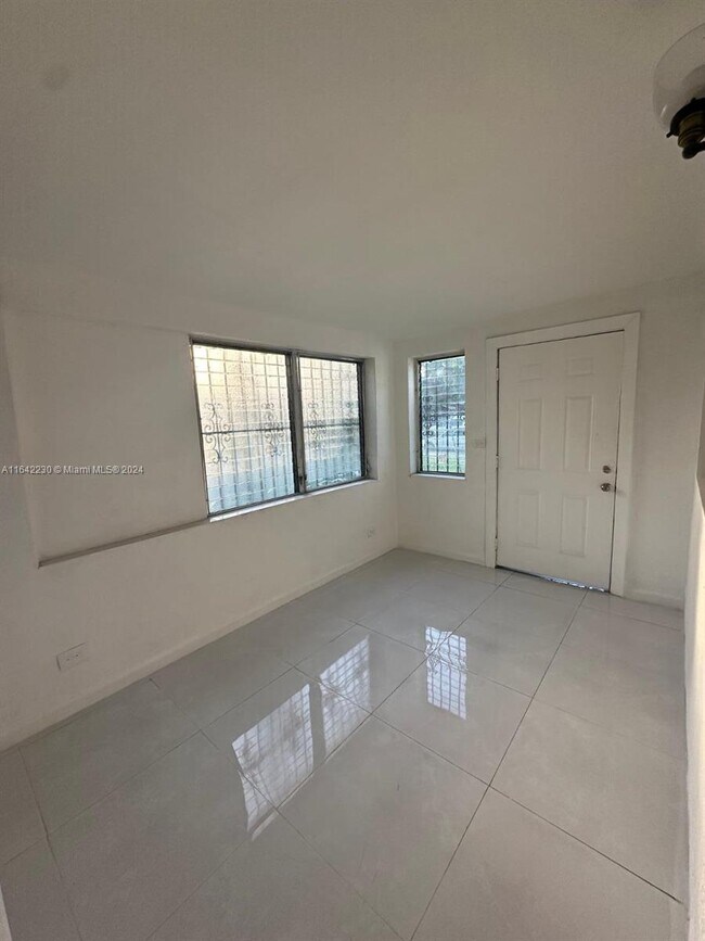 Building Photo - 658 NW 56th St