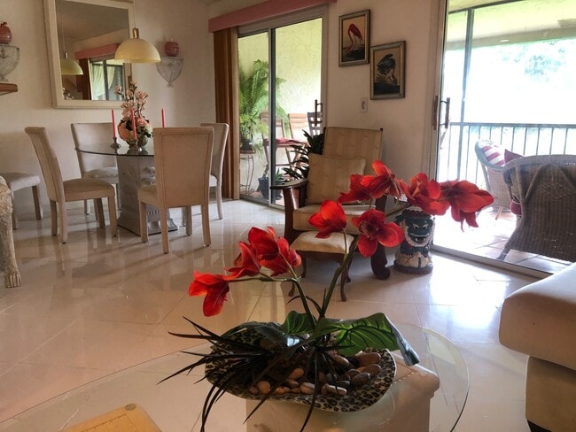 Foto del edificio - 7 Lexington Ln E