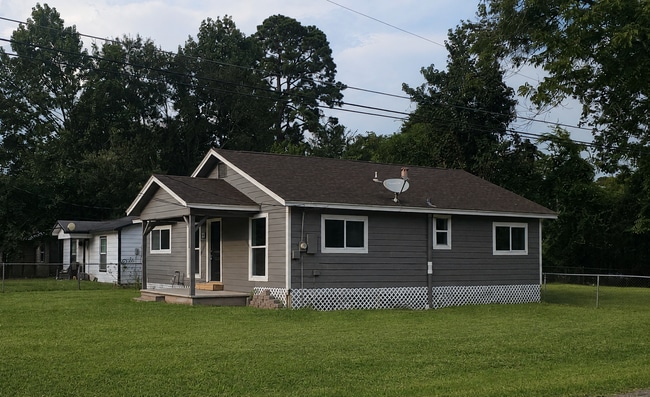 Building Photo - 713 S Fenner Ave
