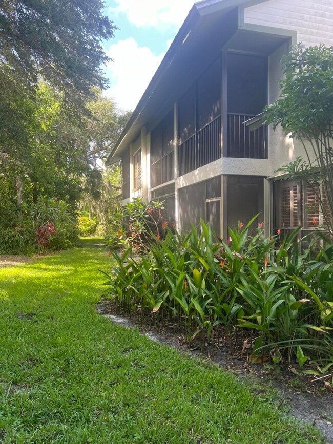 Building Photo - 5260 SE Seascape Way