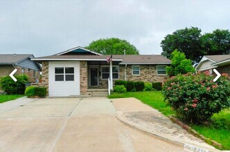 Building Photo - 6411 NW Compass Dr