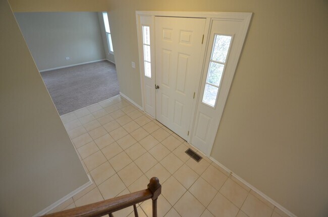 Building Photo - 5529 Barnwood Dr