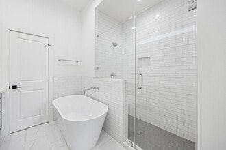 Building Photo - 2826 Versailles Oak Ln