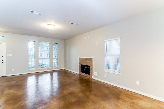 Foto del edificio - 18930 Forest Trace Dr