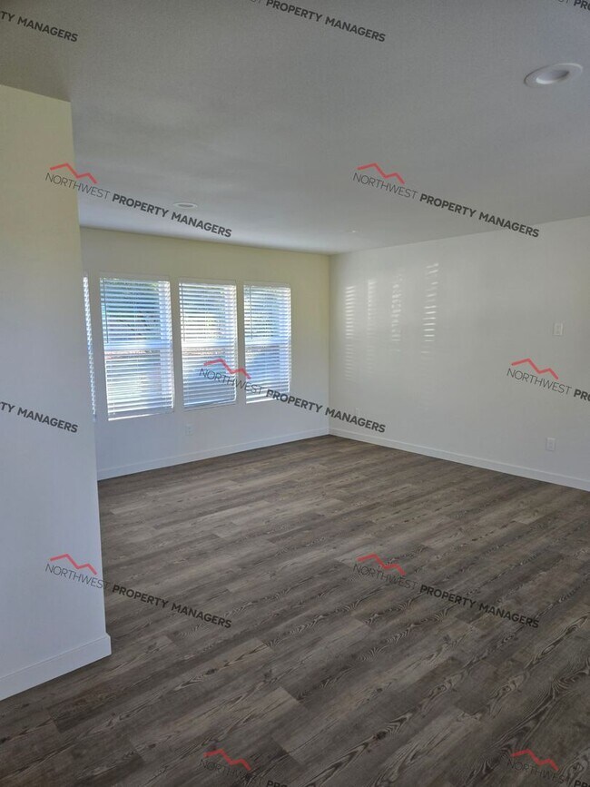 Foto del edificio - STATUS: AVAILABLE | R46| $2395