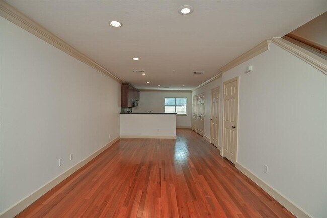 Building Photo - 1342 Rutland St