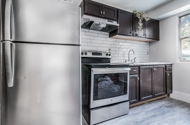 Kitchen - 156 Fairfield Pl NW
