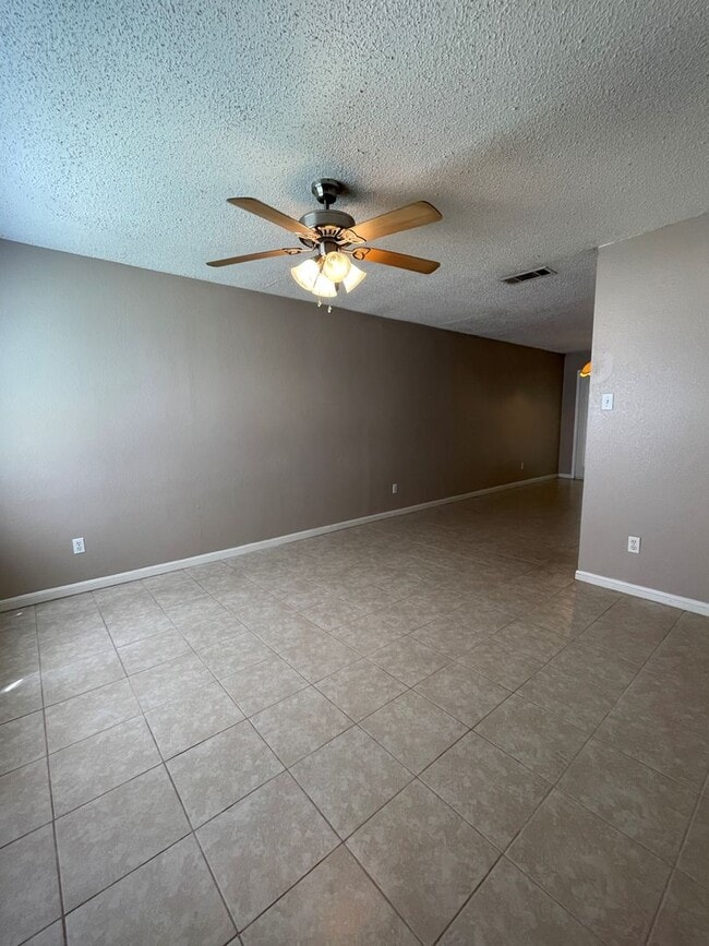 Building Photo - 1208 Monroe Loop