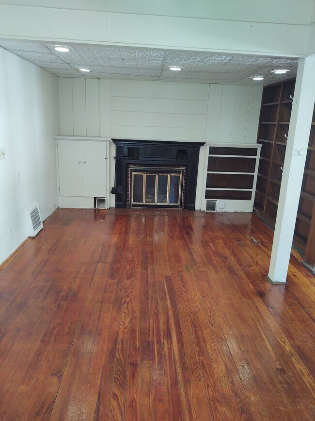 Sala de estar trabajando eirepla - 827 W South St