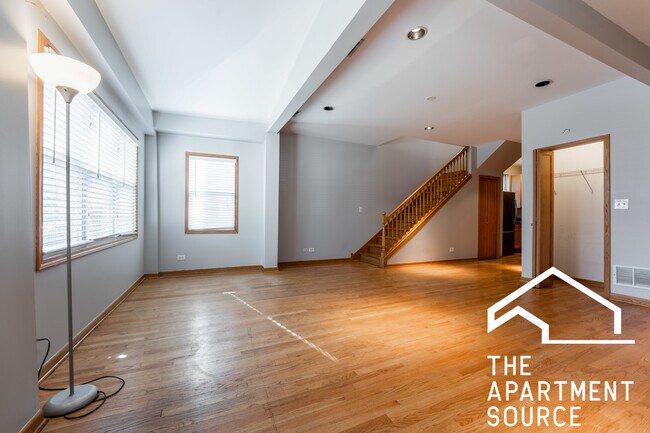 Building Photo - 2178 N Maplewood Ave