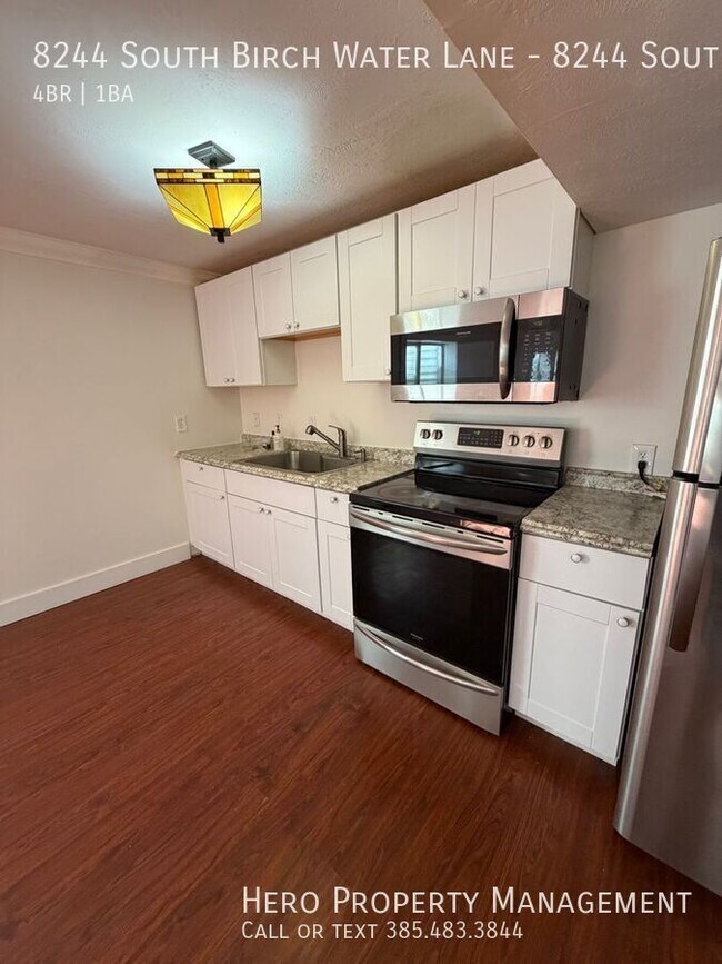 Foto del edificio - 8244 Birch Water Ln
