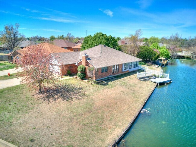 Foto del edificio - 7317 Louisburg Dr