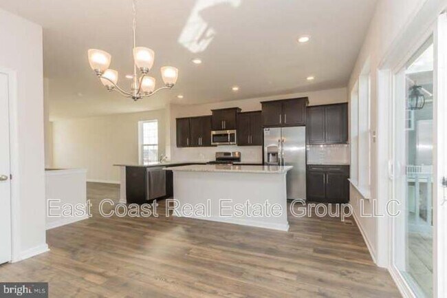 Building Photo - 5123 Ironsides Dr