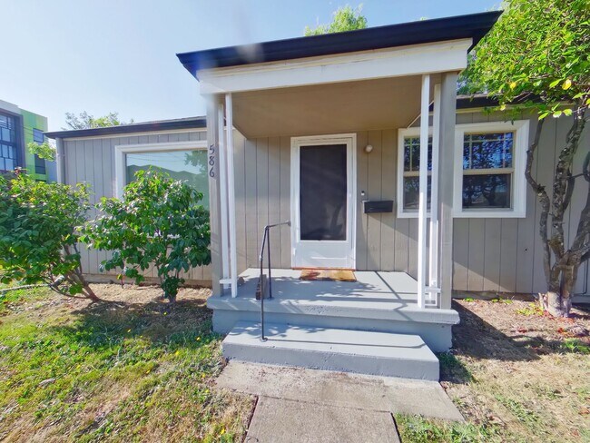 Foto del edificio - Campus 4 Bedroom