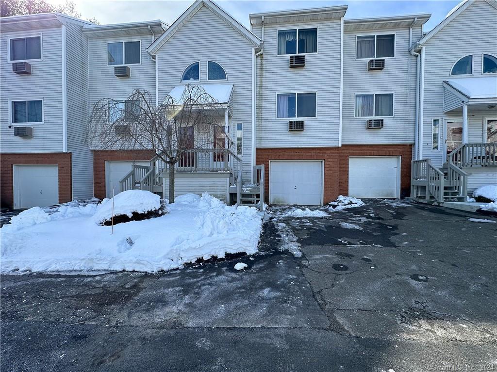 Primary Photo - 925 Oronoke Rd