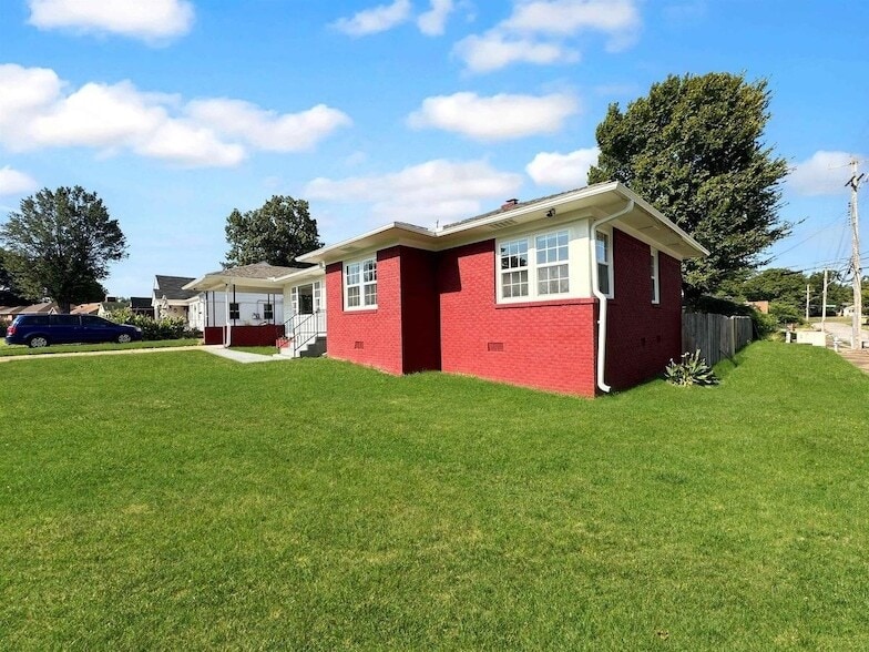 Photo - 1049 N Idlewild Street Unit