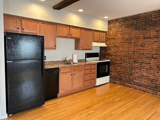 Foto del edificio - 6 Portland Ave