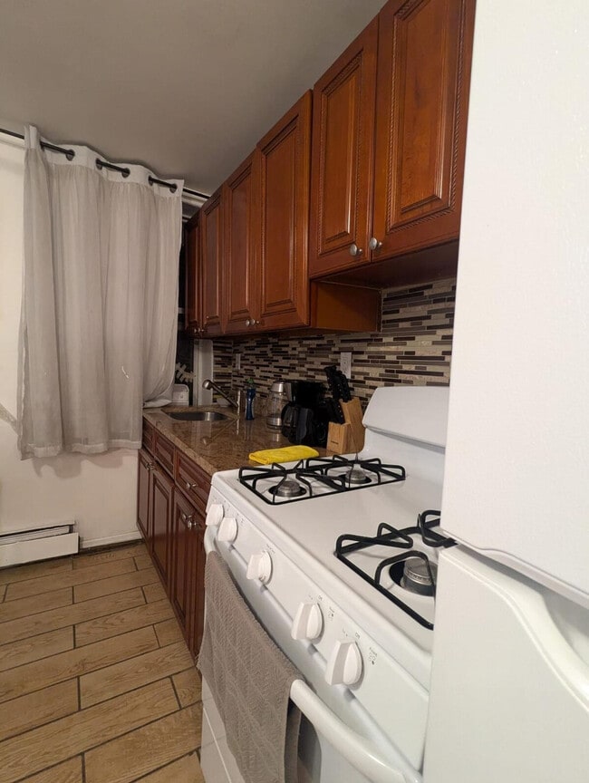 Foto del edificio - 304 E 34th St