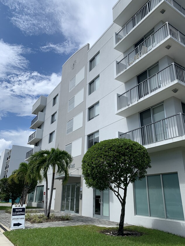 Primary Photo - 2425 Coral Way