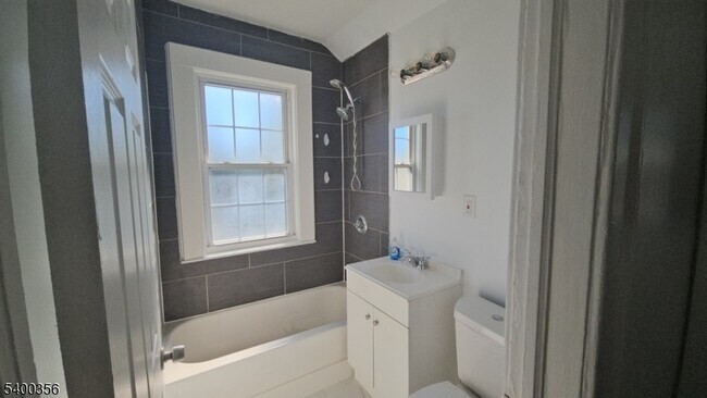 Building Photo - 264 Pomona Ave