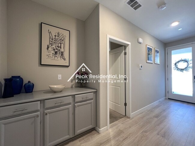Building Photo - 3069 High Meadow Walk