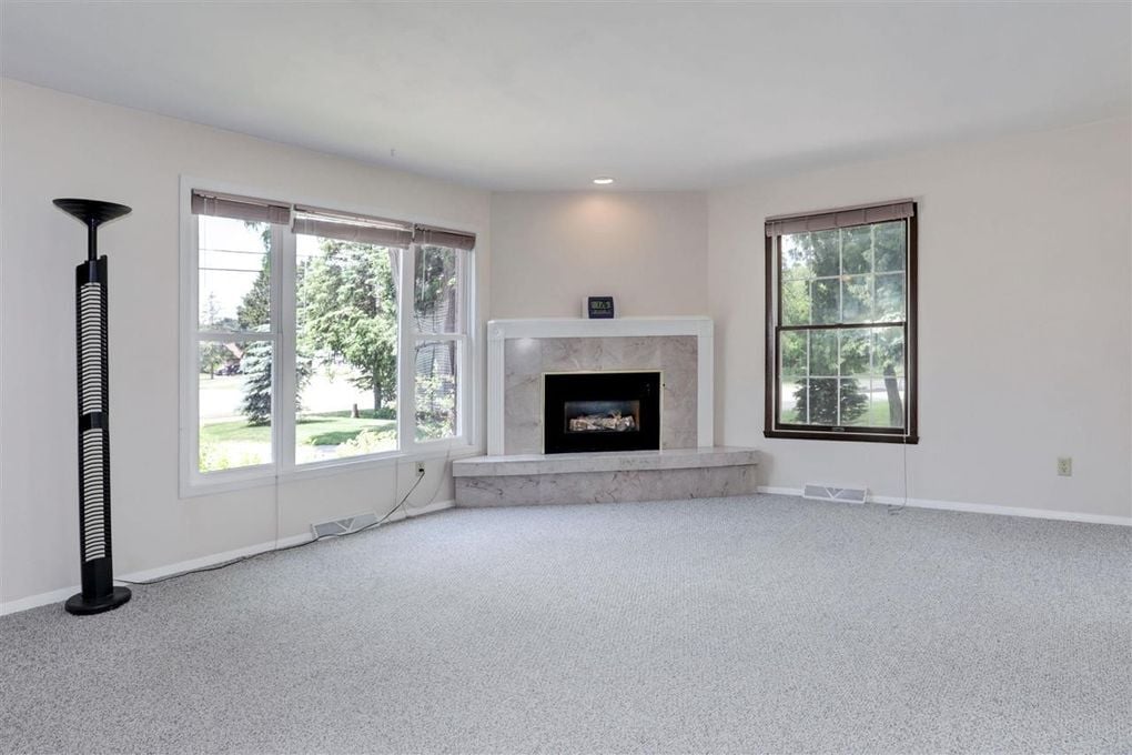 Fireplace - 1140 S Bluemound Dr