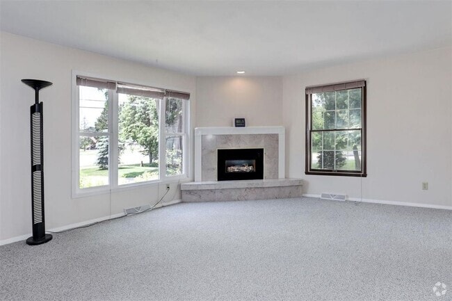 Building Photo - 1140 S Bluemound Dr