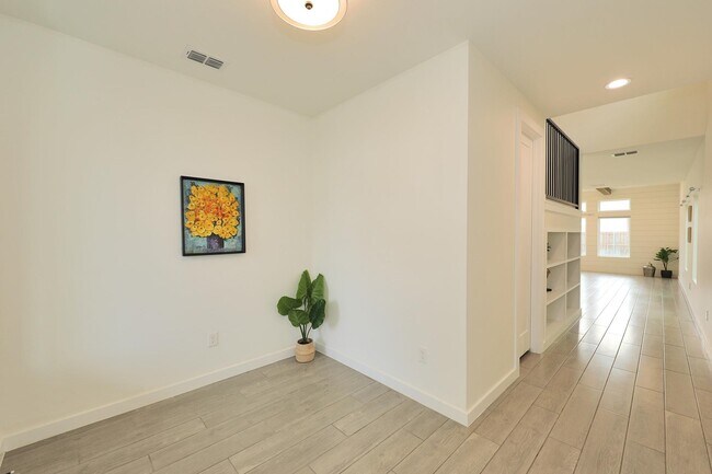 Foto del edificio - 1324 Sambar Lp