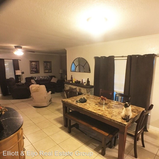 Building Photo - 530 S Floral Ave