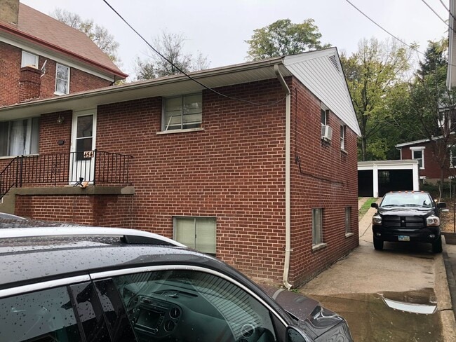 Photo - 454 Warner St House