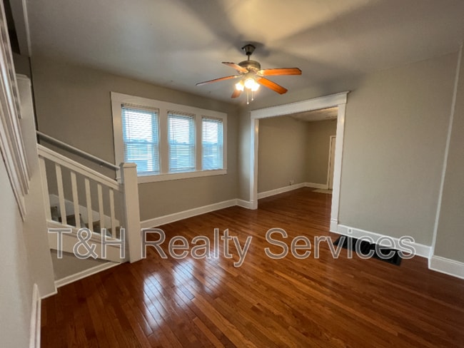 Building Photo - 1529 Sturm Ave