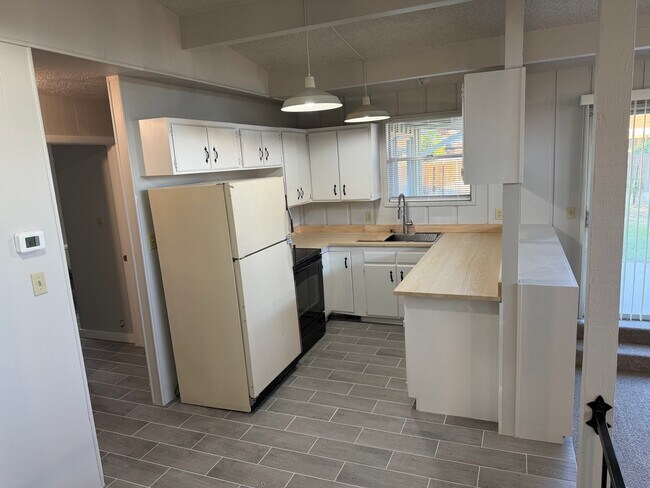 Foto del edificio - 2124 N 1060 W St
