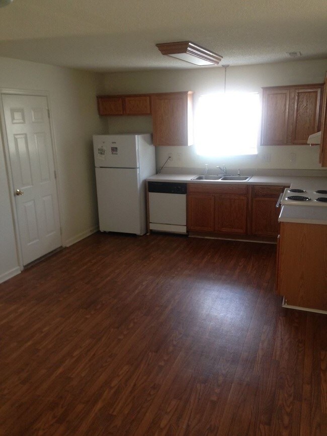 Building Photo - 3 br, 2.5 bath House - 1103 TJ Lane