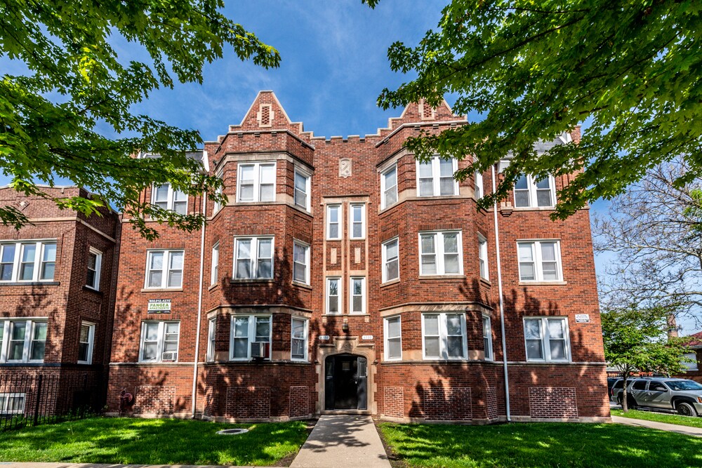 6104 S Campbell Ave Apartments in Chicago, IL