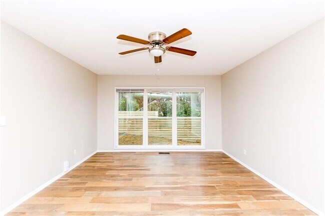 Foto del edificio - 5022 Fairmont Rd SE