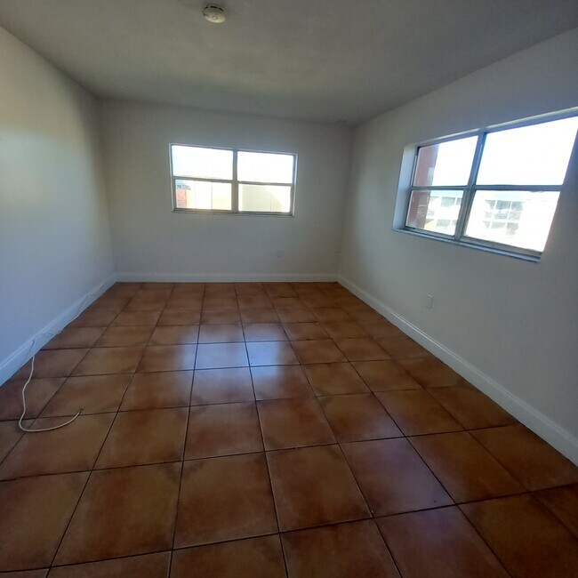 Foto del edificio - 3610 NW 21st St