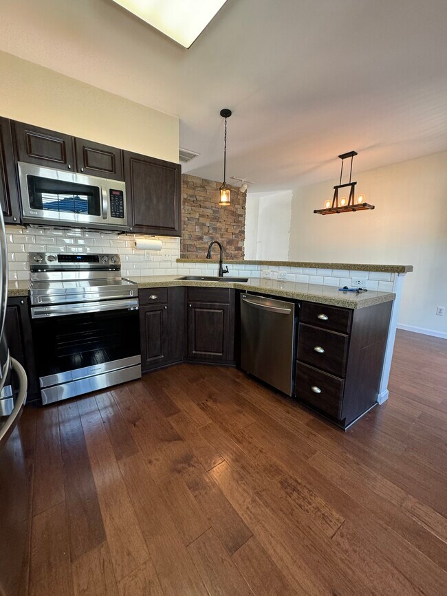 Modern kitchen - 10715 Prince Albert Way