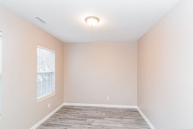 Building Photo - 6805 Coventry Ridge Rd