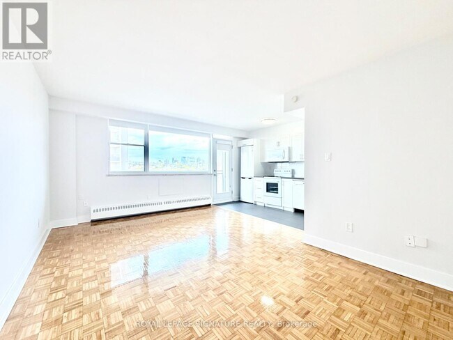 Building Photo - 276 St George St