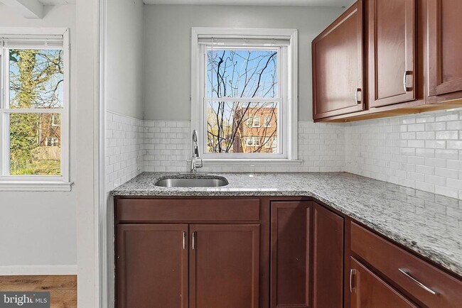 Foto del edificio - 1063 S Merrimac Rd