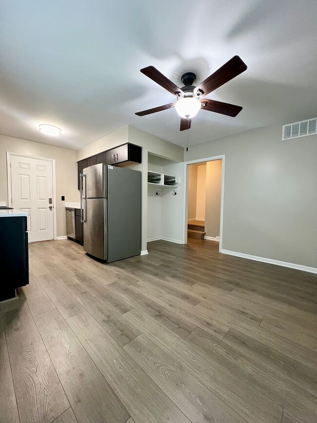 Building Photo - 3 Bedroom Duplex in Kalamazoo