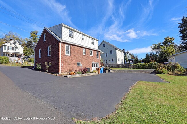 Foto del edificio - 208 Lucas Ave