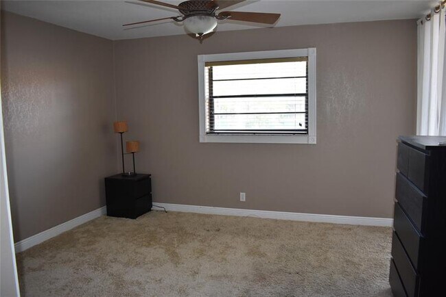 Building Photo - 10401 W Broward Blvd