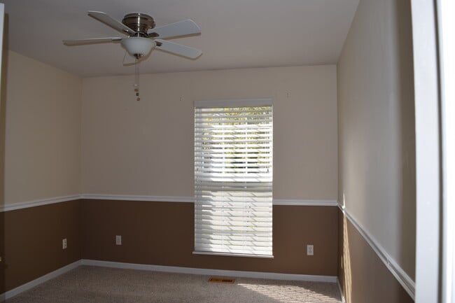 Building Photo - 354 Birchwood Crossing Ln