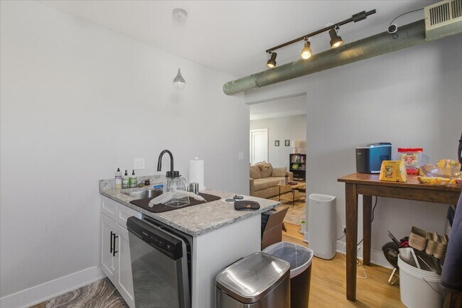 Foto del edificio - 4004 N Bell Ave