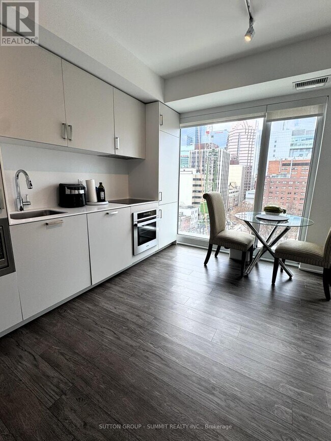 Photo du bâtiment - 88 Queen St E