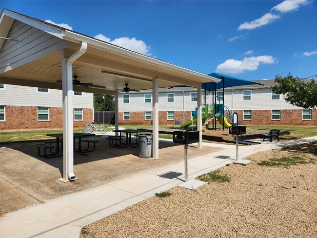 Foto del edificio - 724 E Ave N